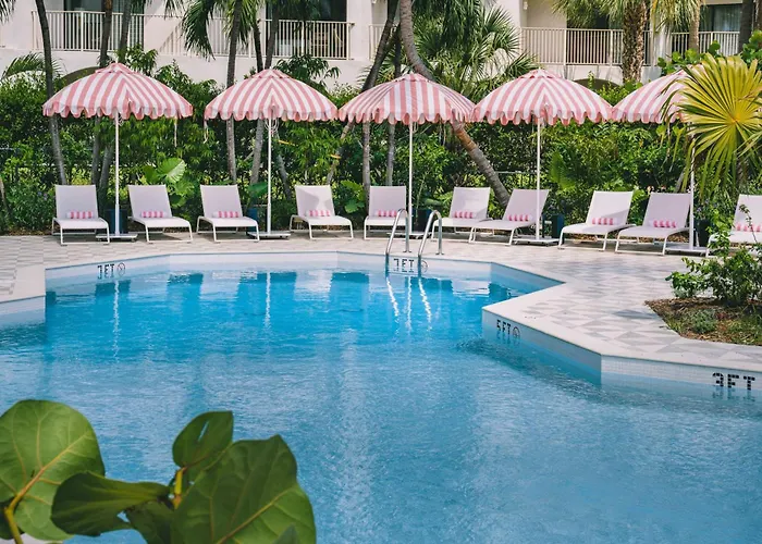 George Town Hotels With Jacuzzi in Room near Governors Beach