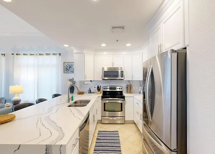 Pet friendly Beachfront 2Br Walk-Out King Twins Sunset View George Town