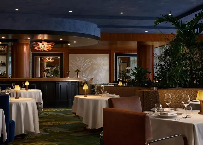 Seven Mile Beach hotels near Devil's Grotto