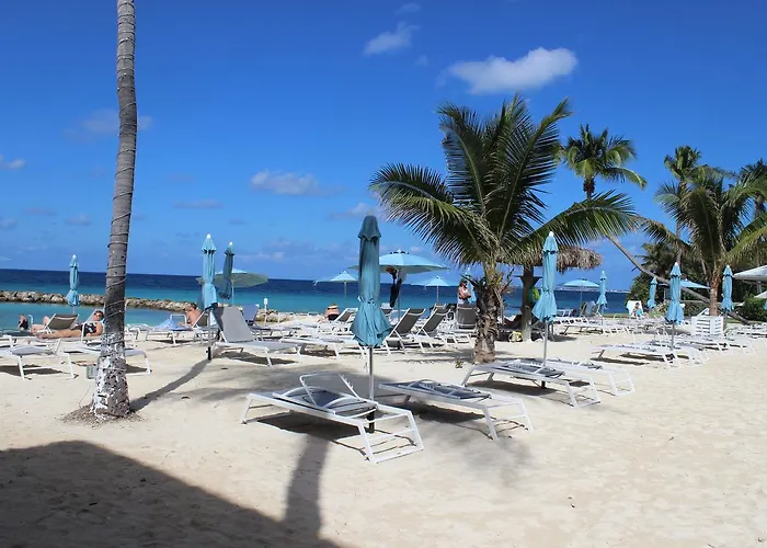 Pet friendly #207 Sunset Cove Seven Mile Beach George Town